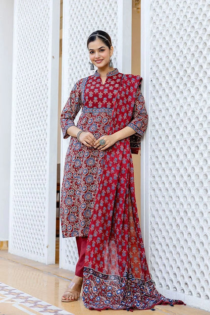 Red Comfortable Premium cotton Exquisite Adda Work-sukartaa