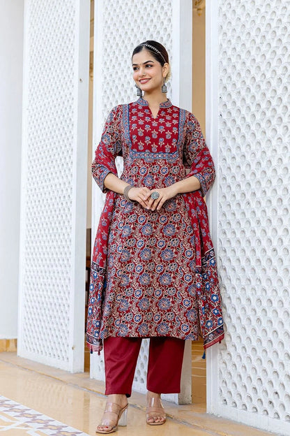 Red Comfortable Premium cotton Exquisite Adda Work-sukartaa